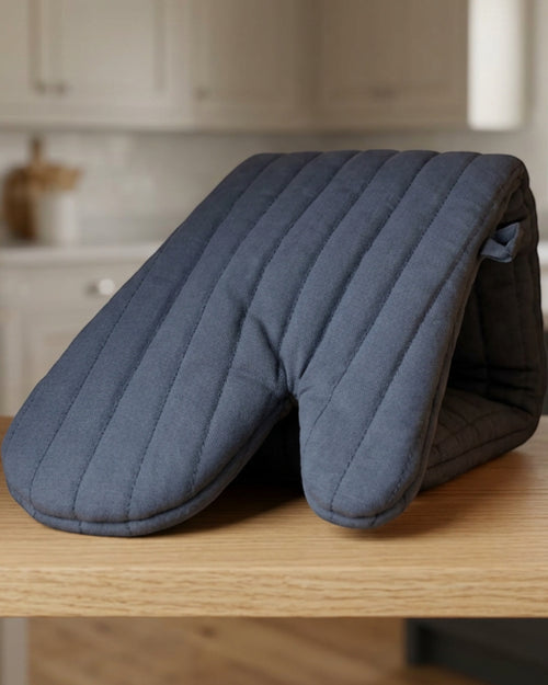 Yomur Double-Ended Casserole Oven Mitt Clay Navy 35 Inch - Lifestyle view